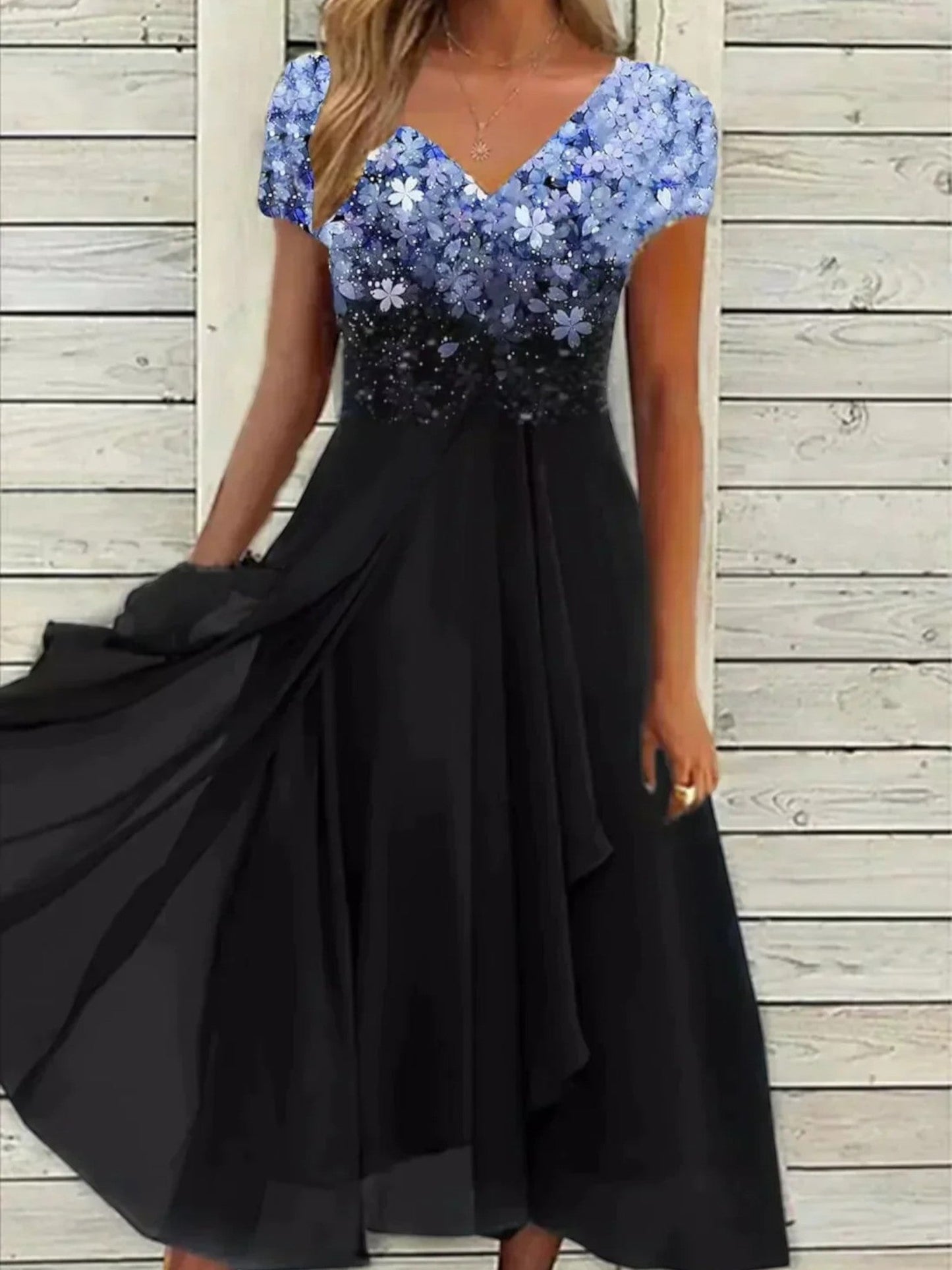 Elegante Bloemenjurk Met V-hals | Korte Mouwen