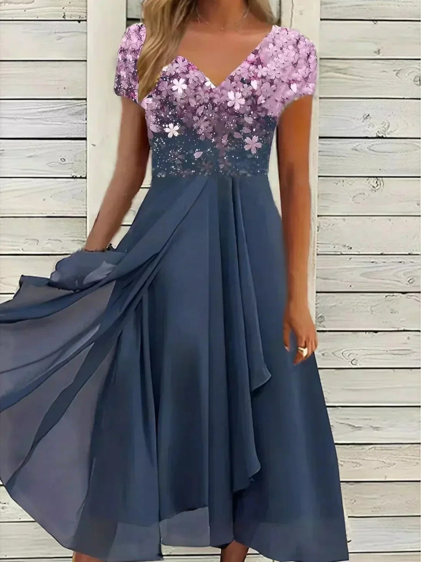 Elegante Bloemenjurk Met V-hals | Korte Mouwen