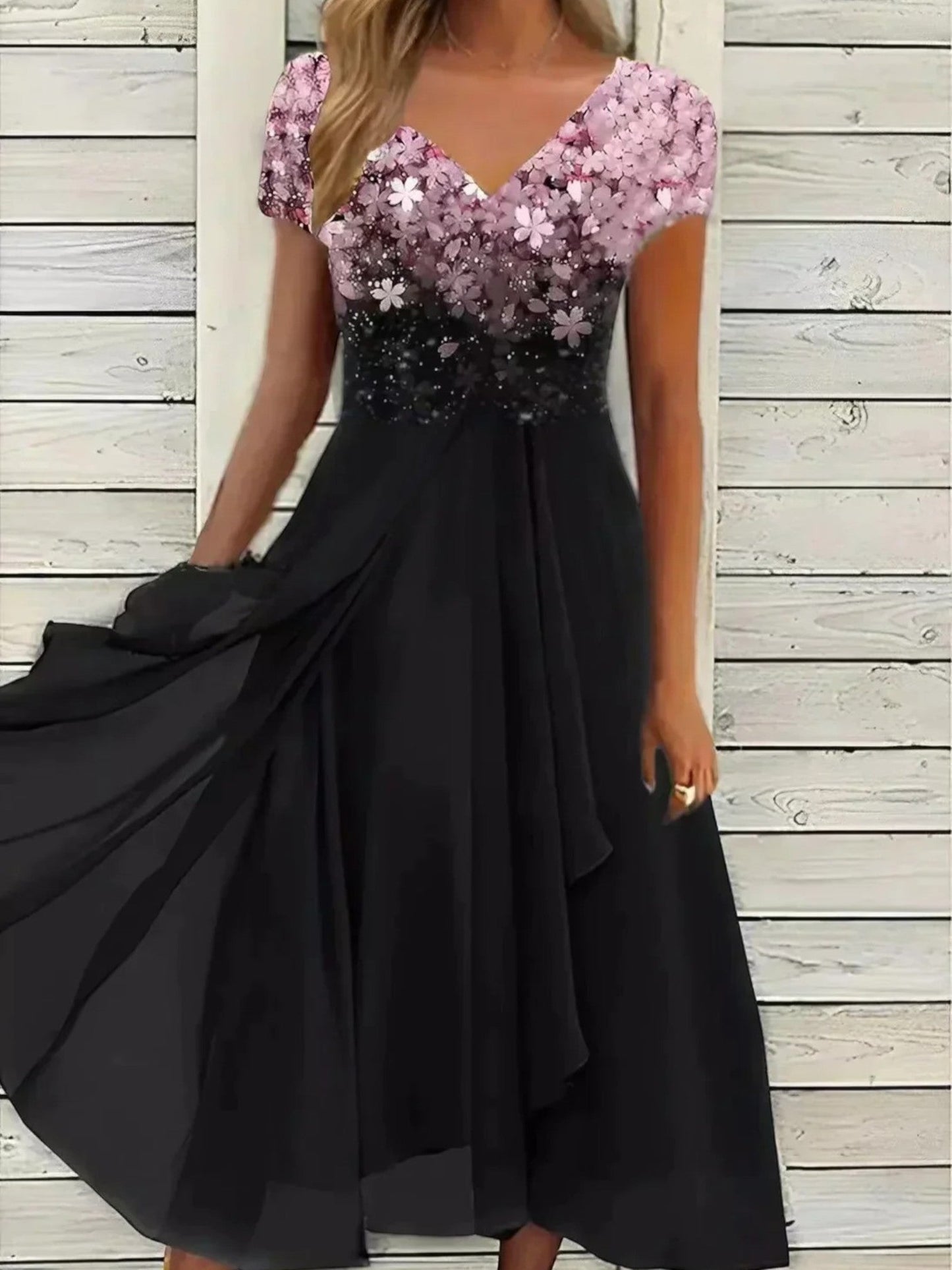 Elegante Bloemenjurk Met V-hals | Korte Mouwen